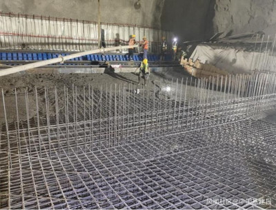 重慶軌道15號(hào)線(xiàn)二期中梁山隧道首板仰拱順利澆筑完成 攻堅(jiān)克難鑄就地下通途